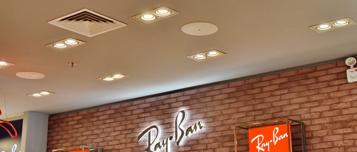 Ray?Ban 宏伊国际广场店——QG刮刮乐 CIS 商用安装系统的经典应用